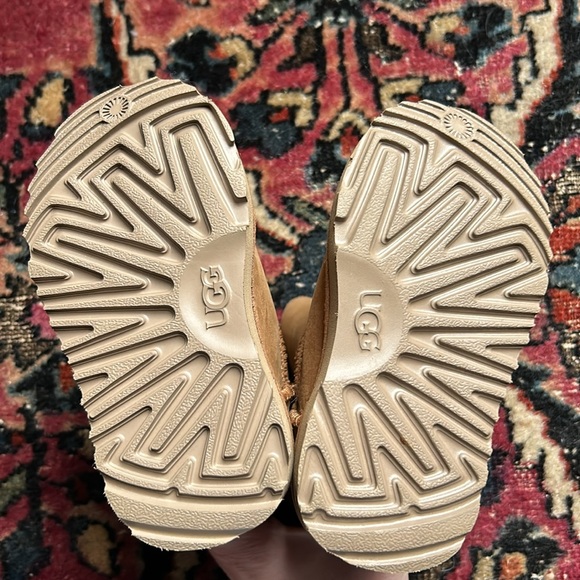 UGG toddler classic weather short 7T - Picture 7 of 8